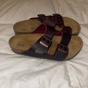 Birkenstock Arizona maroon size 11 woman’s